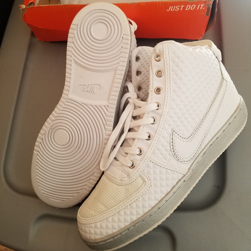 Nike vandals